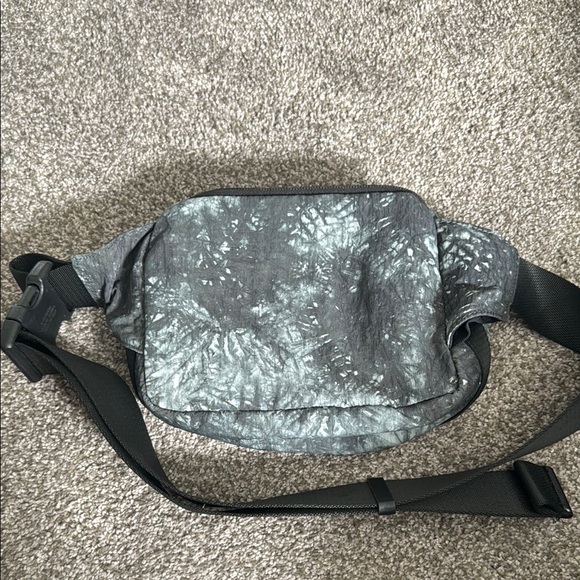 lululemon athletica Black and Gray Belt Bag large - Picture 4 of 4